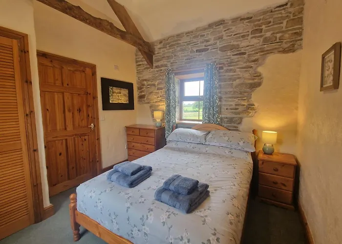 Robin Cottage Sleeps 2 Dog Friendly Cottage 40 Acres Of Grounds And Woodlands Fishing Lake Swimming Pool
