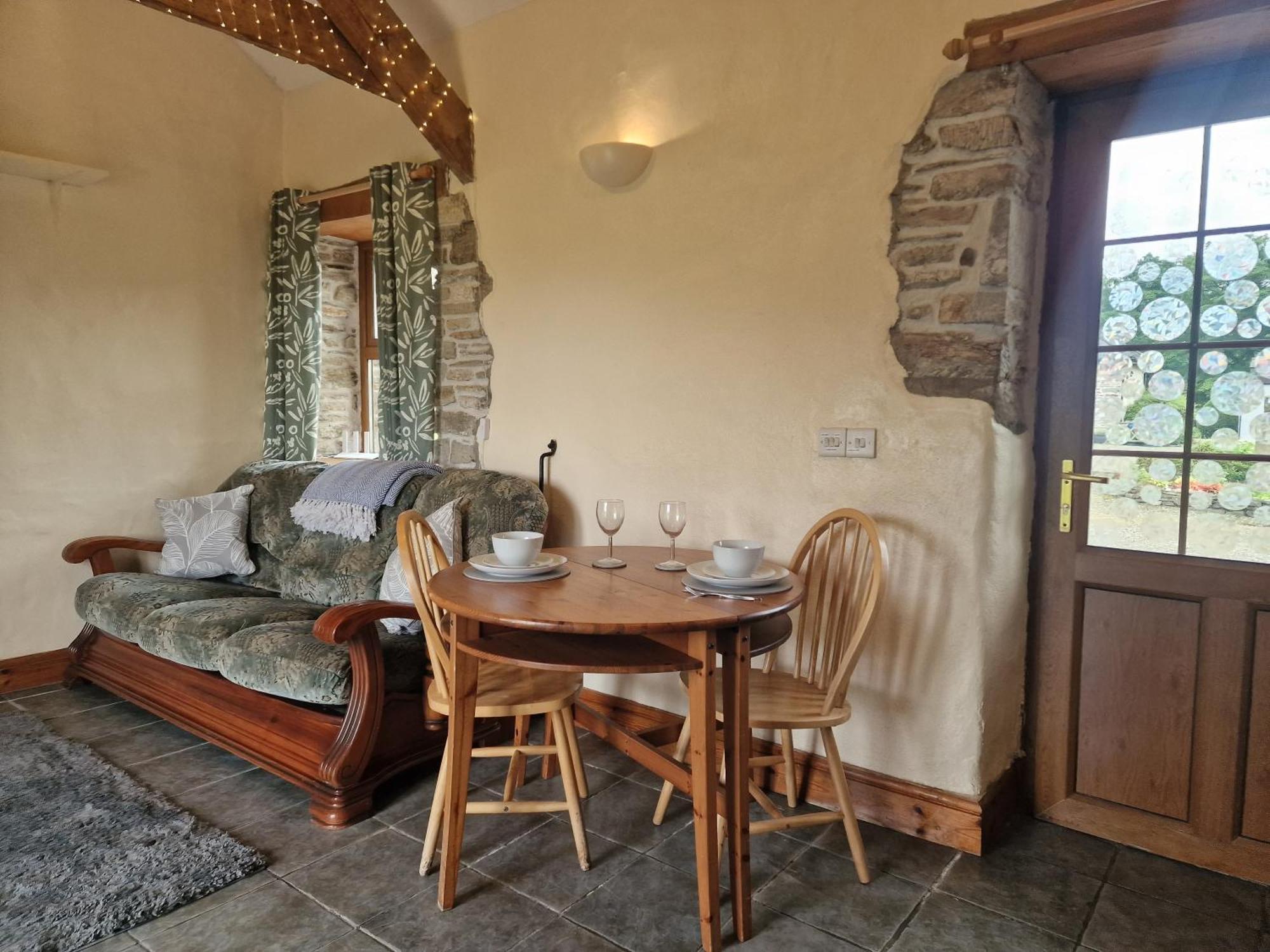 Robin Sleeps 2 Dog Friendly 40 Acres Of Grounds And Woodlands Fishing Swimming Pool *