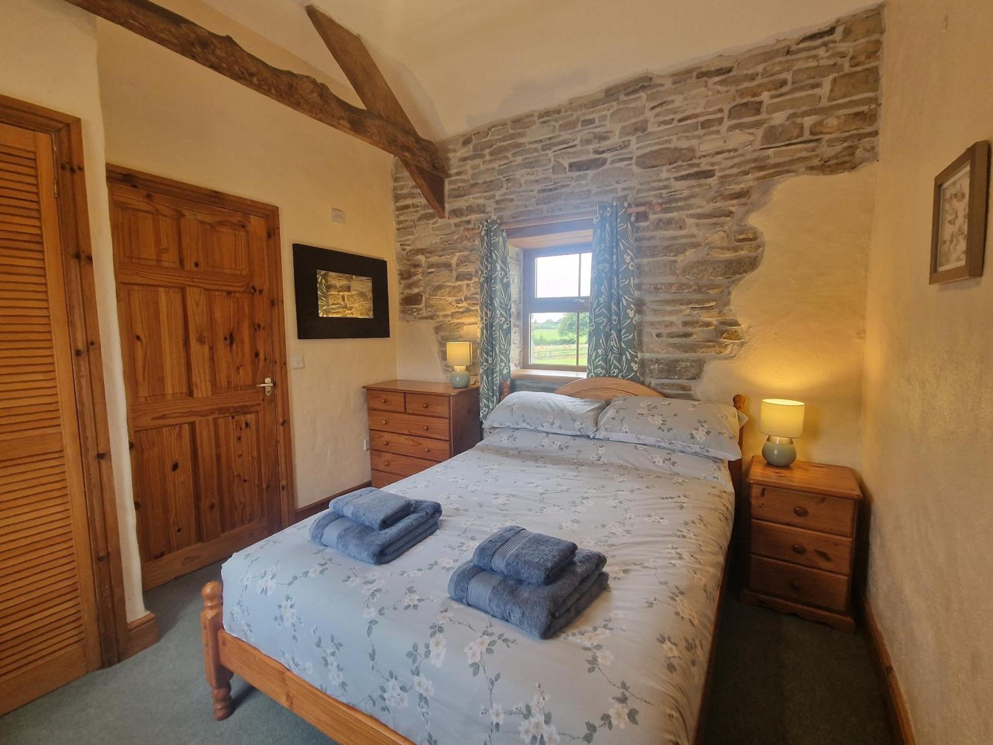 Robin Sleeps 2 Dog Friendly 40 Acres Of Grounds And Woodlands Fishing Swimming Pool *