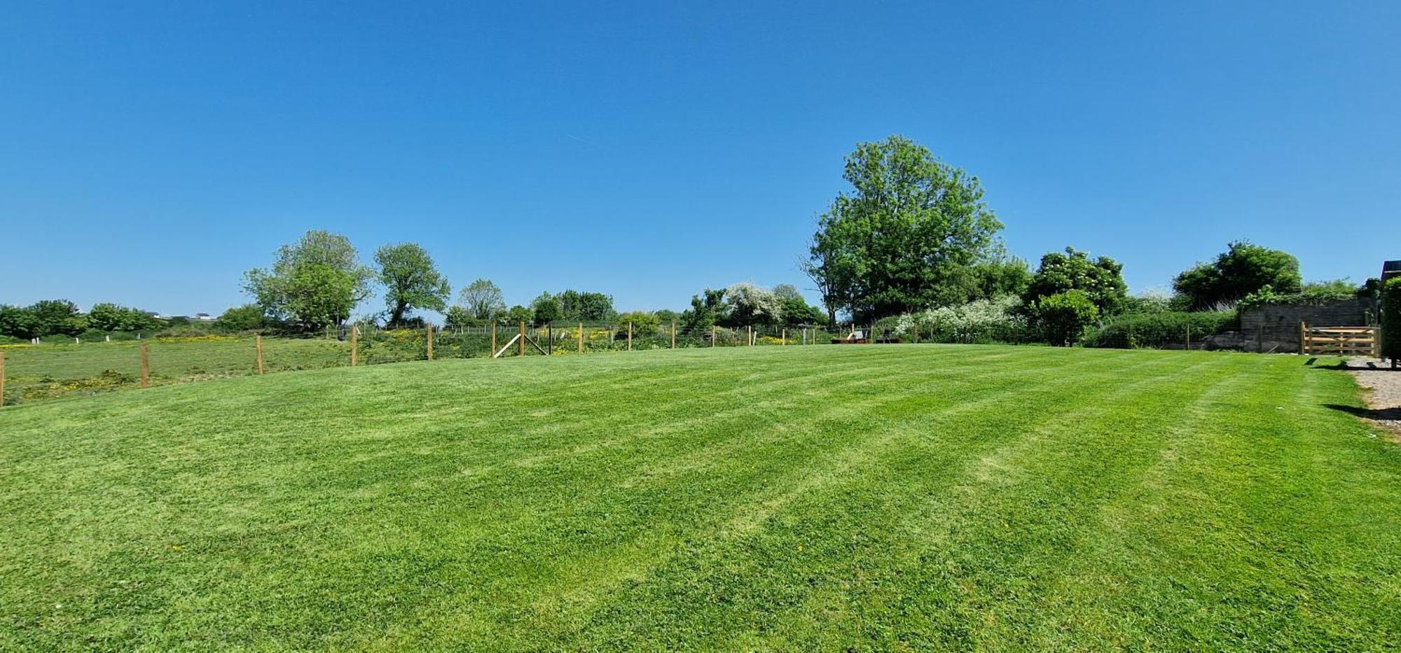 Robin Sleeps 2 Dog Friendly 40 Acres Of Grounds And Woodlands Fishing Swimming Pool Apartment